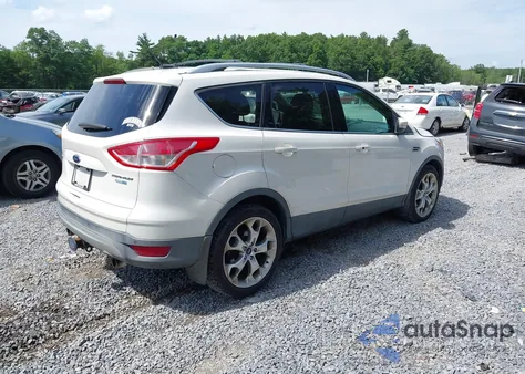 2013 Ford Escape Titanium z USA, uszkodzony, nr VIN 1FMCU9J9XDUA10838